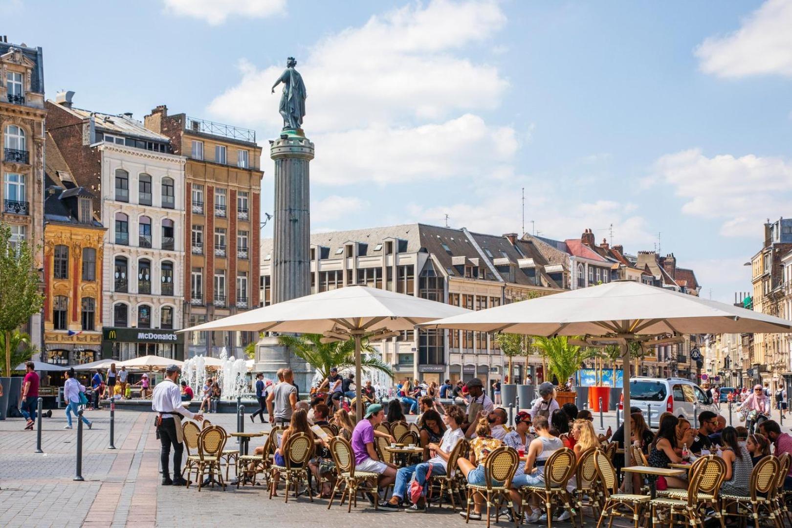Fully-Equipped Apartment In City Center + Parking Lille Exteriér fotografie